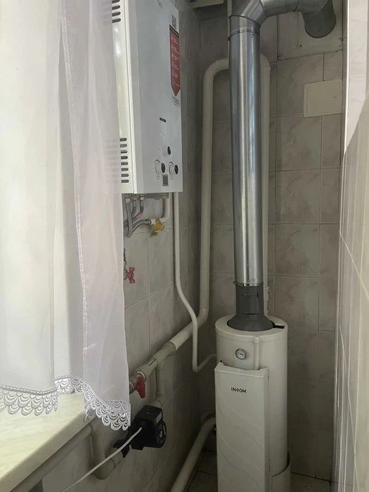 Продам двухкомнатную квартиру в Киевском районе, на пл. Толб