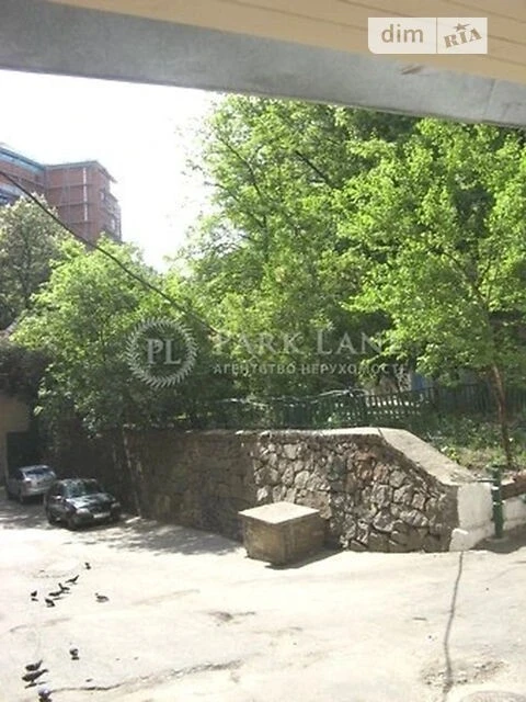 Sale of 2-room apartment 70 sq. m. on Oleksandra Konyskyi St. 83