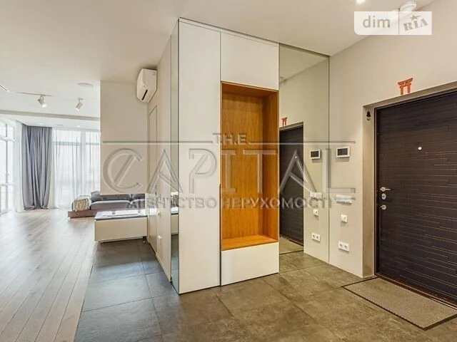 Sale of 4-room apartment 206 sq. m on Sichovykh Striltsiv 84A •
