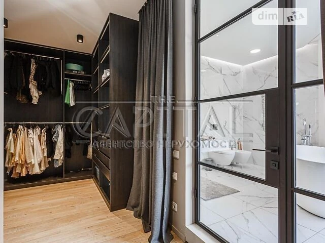 Sale of 4-room apartment 206 sq. m on Sichovykh Striltsiv 84A •