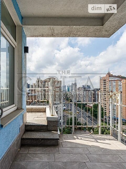 Sale of 4-room apartment 206 sq. m on Sichovykh Striltsiv 84A •