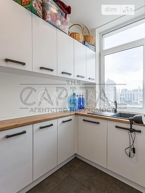 Sale of 4-room apartment 206 sq. m on Sichovykh Striltsiv 84A •