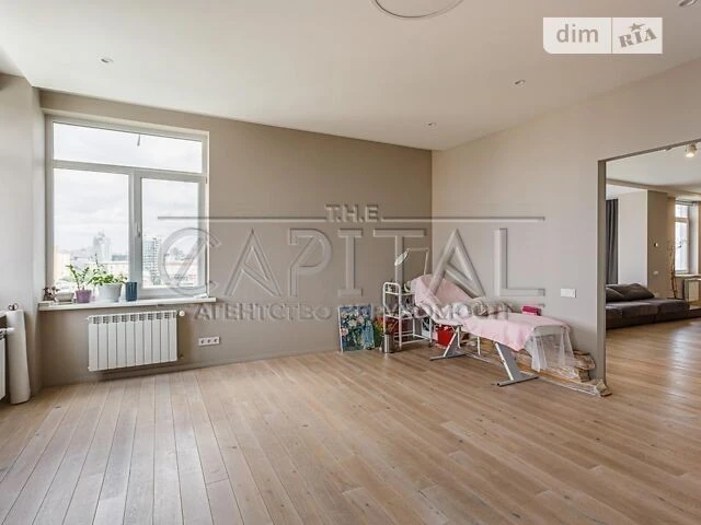 Sale of 4-room apartment 206 sq. m on Sichovykh Striltsiv 84A •