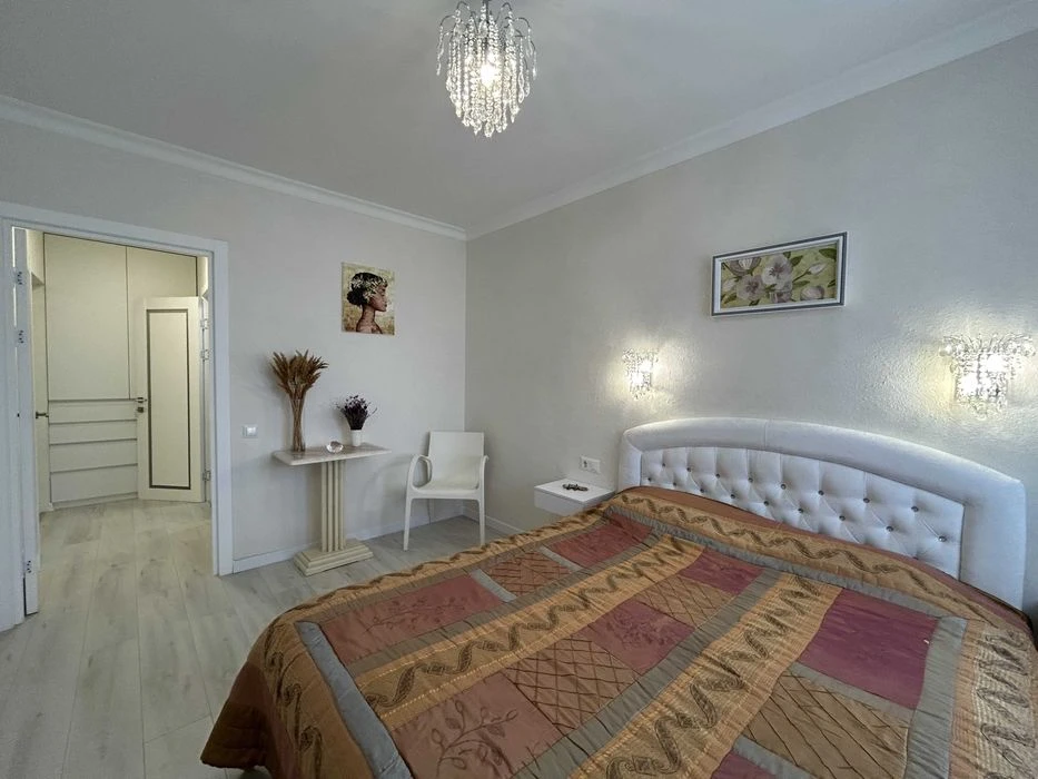 Renovated 2-room apartment on Tairov.
