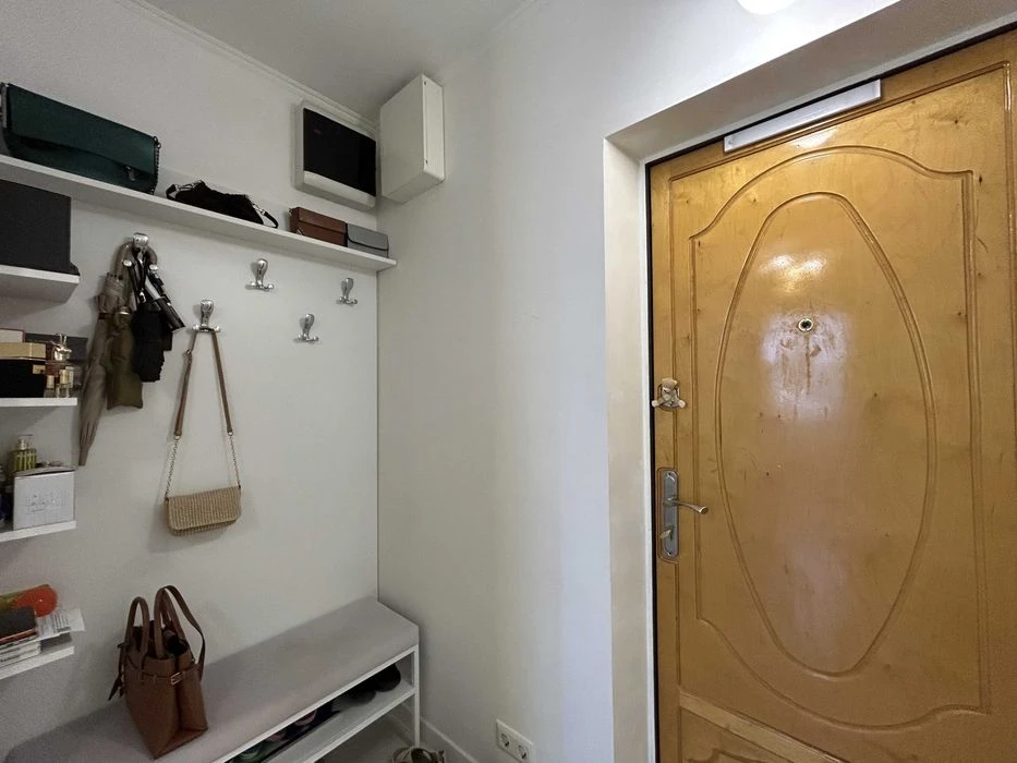 Renovated 2-room apartment on Tairov.