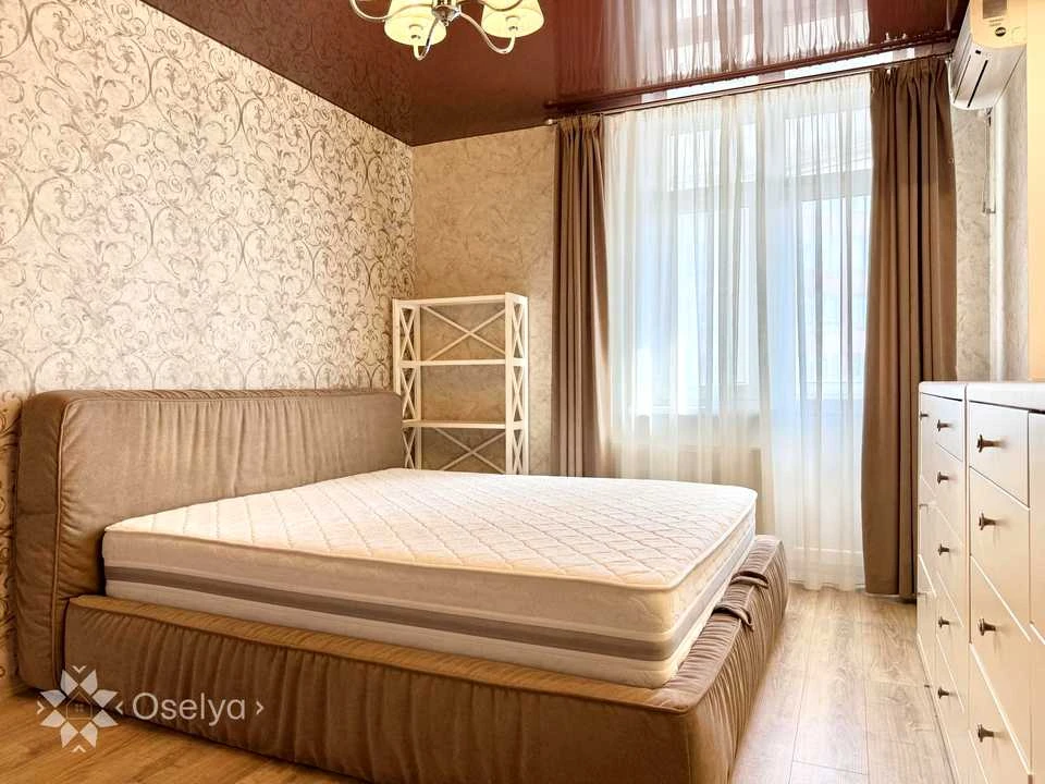 Квартира. Киев, Анны Ахматовой ул.