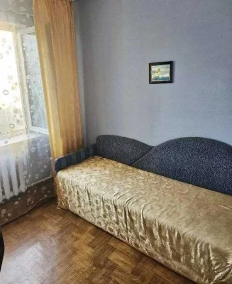 Продам трехкомнатную квартиру на Черемушках, ул. Бреуса / Ефим