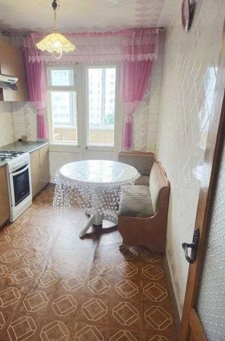 Продам трехкомнатную квартиру на Черемушках, ул. Бреуса / Ефим