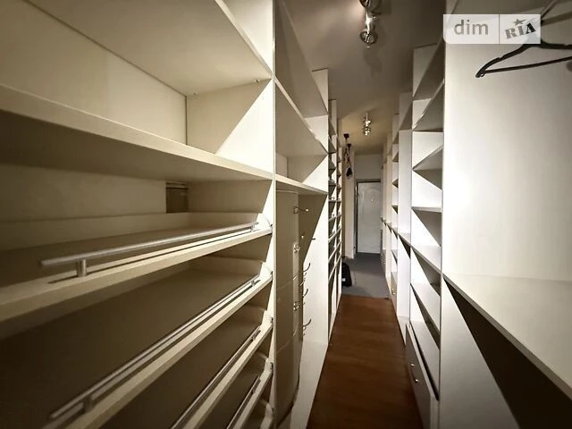 Sale of 4-room apartment 143 sq. m on Generala Genadiya Voroby street