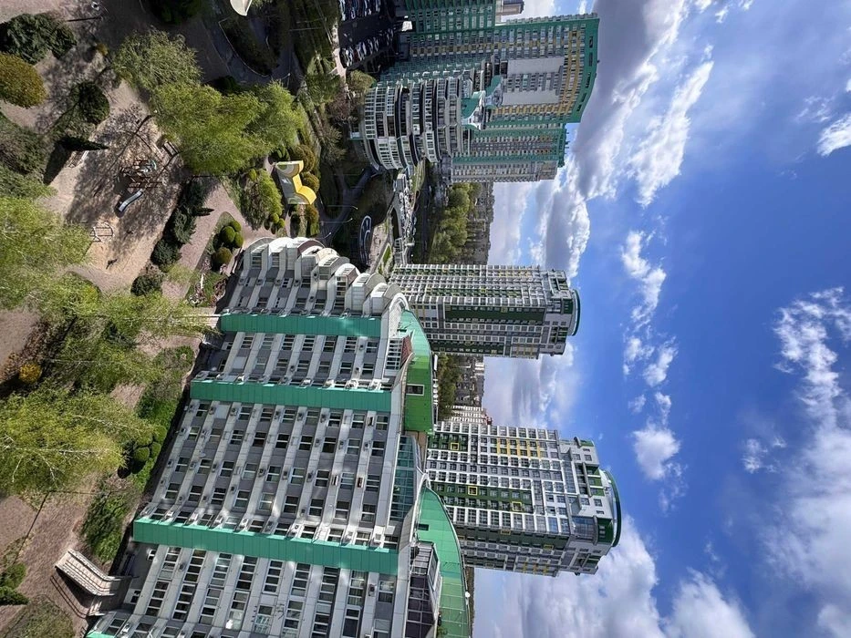 Apartments for sale in the residential complex "Parkove Misto" ONLY BEZNAL all DERZHPROG