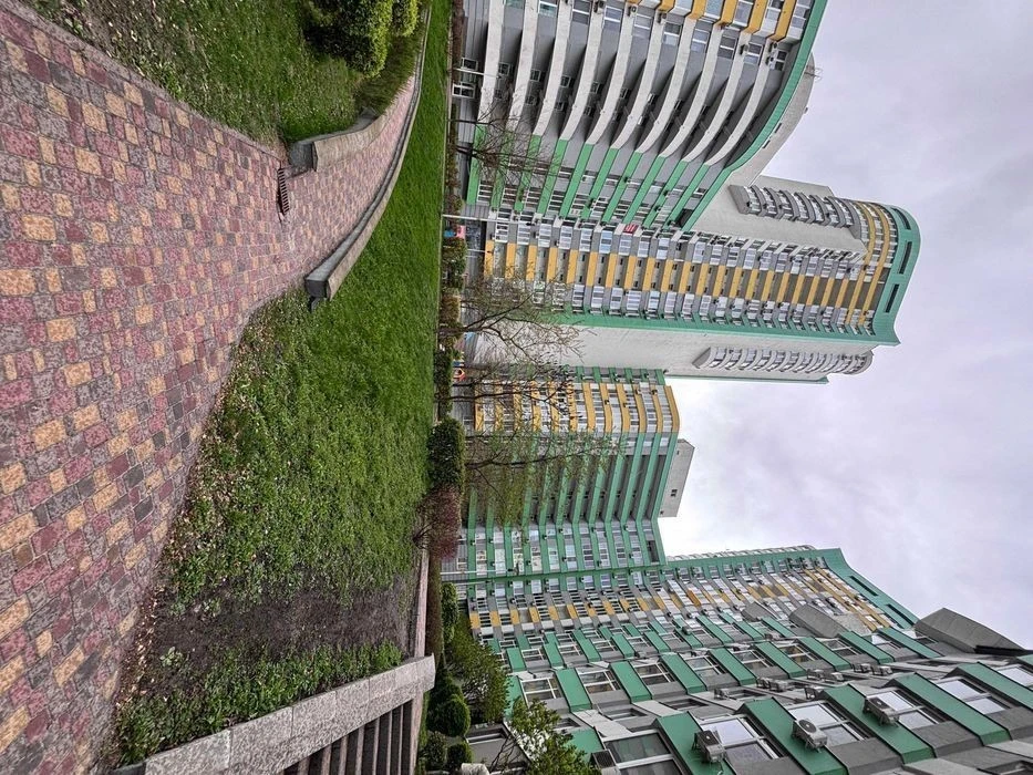 Apartments for sale in the residential complex "Parkove Misto" ONLY BEZNAL all DERZHPROG