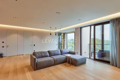Exclusive 4-room apartment with designer renovation in Klubn