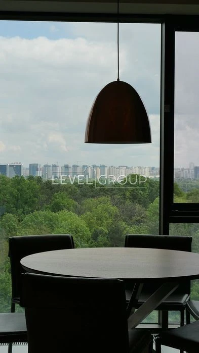 Exclusive 4-room apartment with designer renovation in Klubn