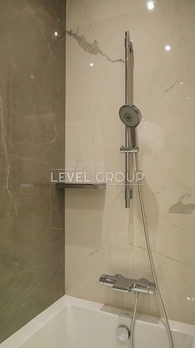 Exclusive 4-room apartment with designer renovation in Klubn