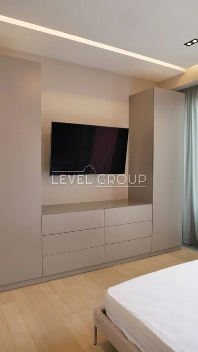 Exclusive 4-room apartment with designer renovation in Klubn