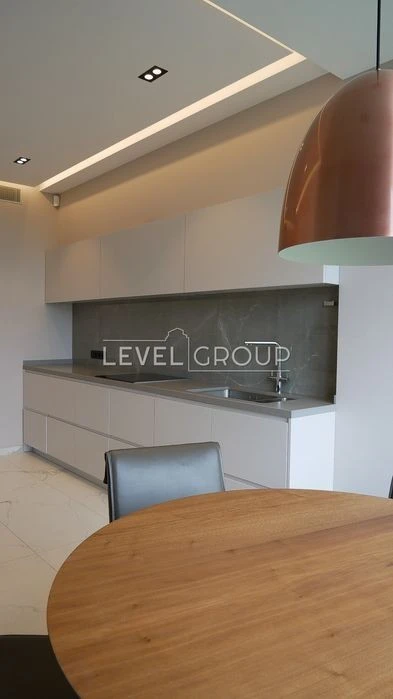 Exclusive 4-room apartment with designer renovation in Klubn