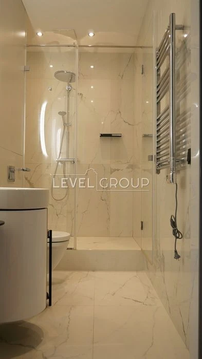 Exclusive 4-room apartment with designer renovation in Klubn