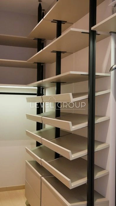 Exclusive 4-room apartment with designer renovation in Klubn