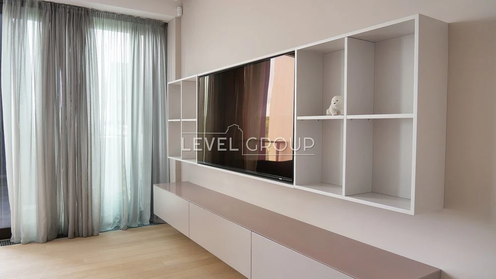 Exclusive 4-room apartment with designer renovation in Klubn