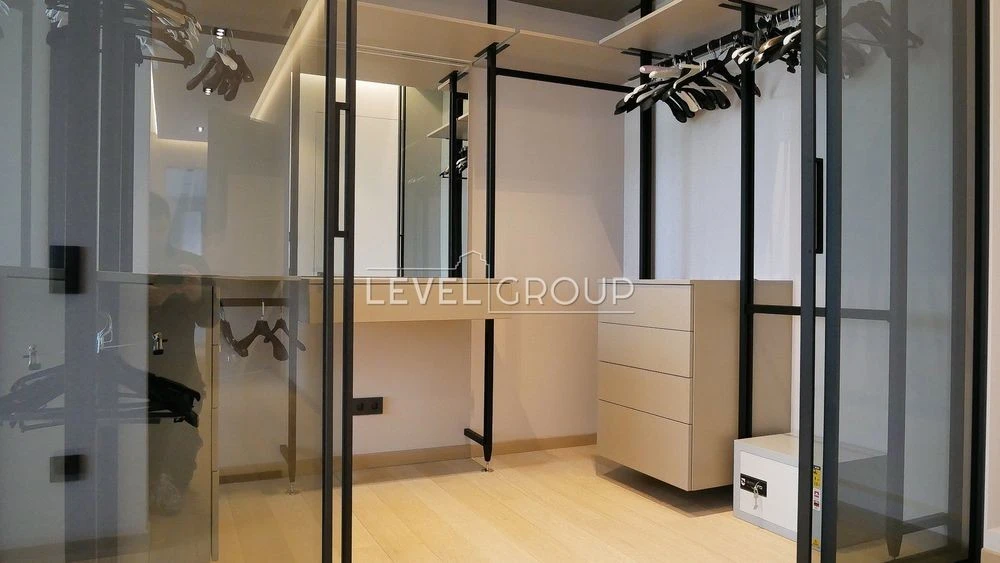 Exclusive 4-room apartment with designer renovation in Klubn