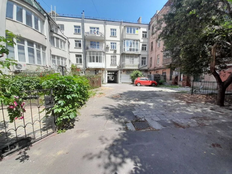 Срочно продам 2-х ком. квартиру в центре. Бельгийка
