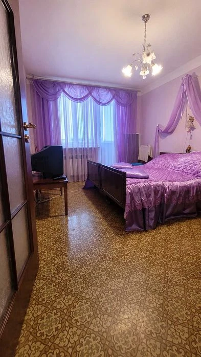 Продаж 3 кімнатна квартира Нові Будинки