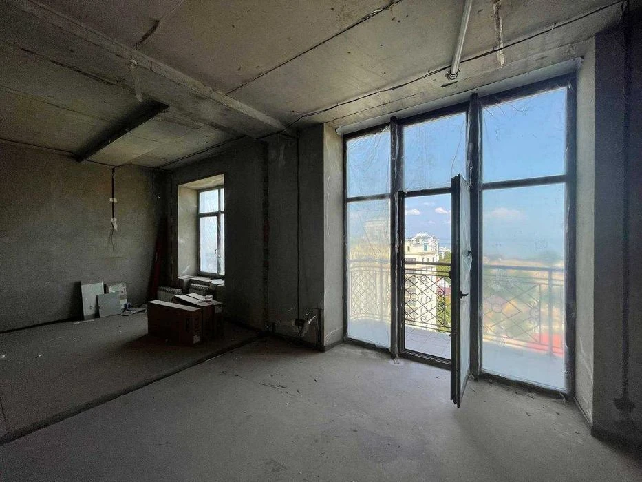 Two-level apartment on French Boulevard in the Kark Building