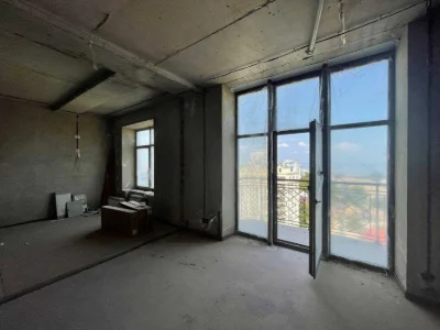 Two-level apartment on French Boulevard in the Kark Building