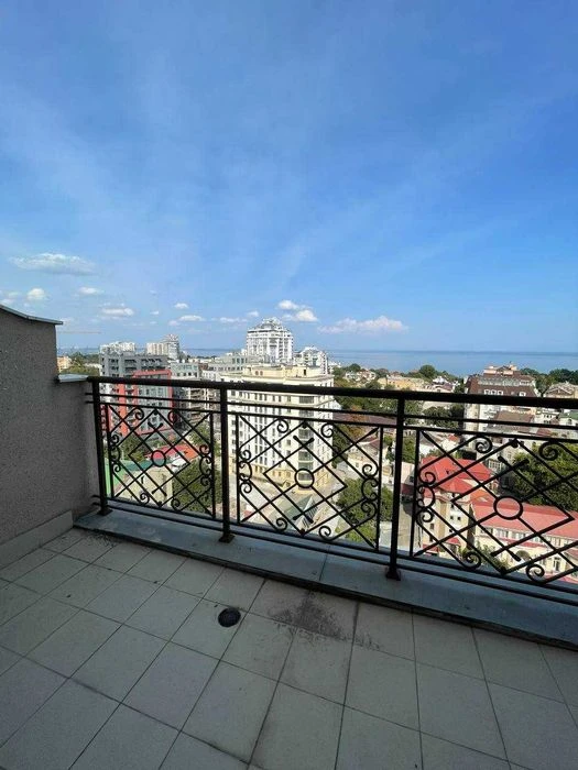 Two-level apartment on French Boulevard in the Kark Building