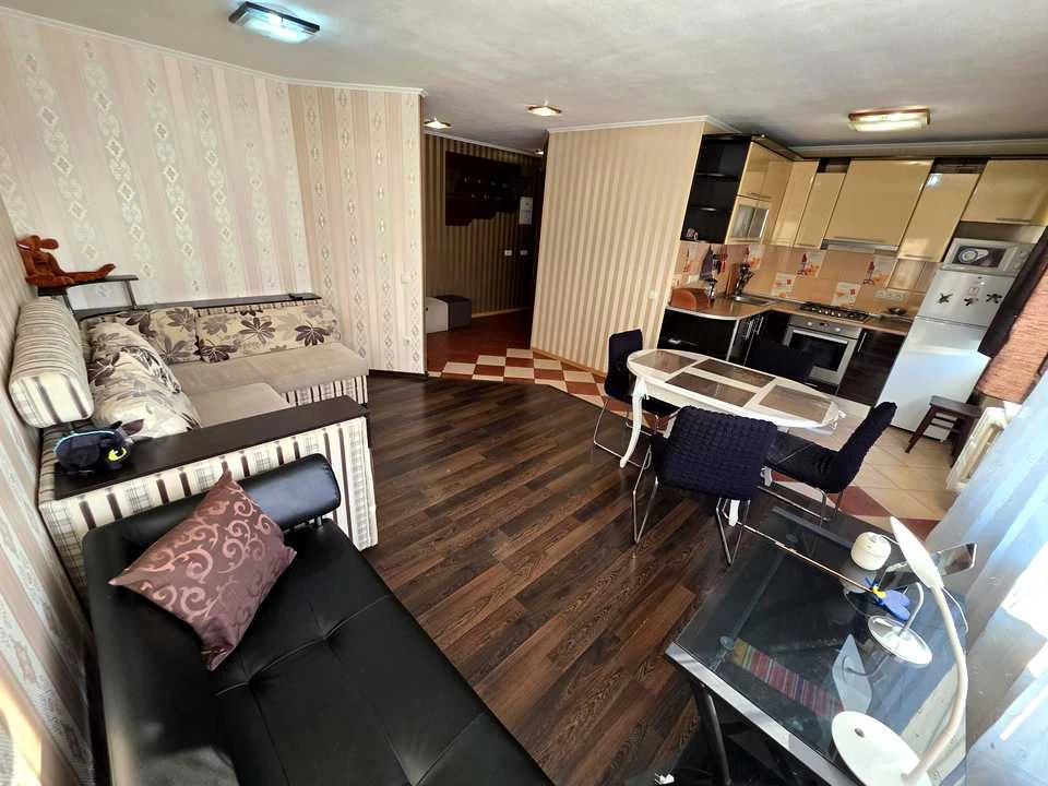 Apartment. Kharkiv, Yubileiny Ave. ()