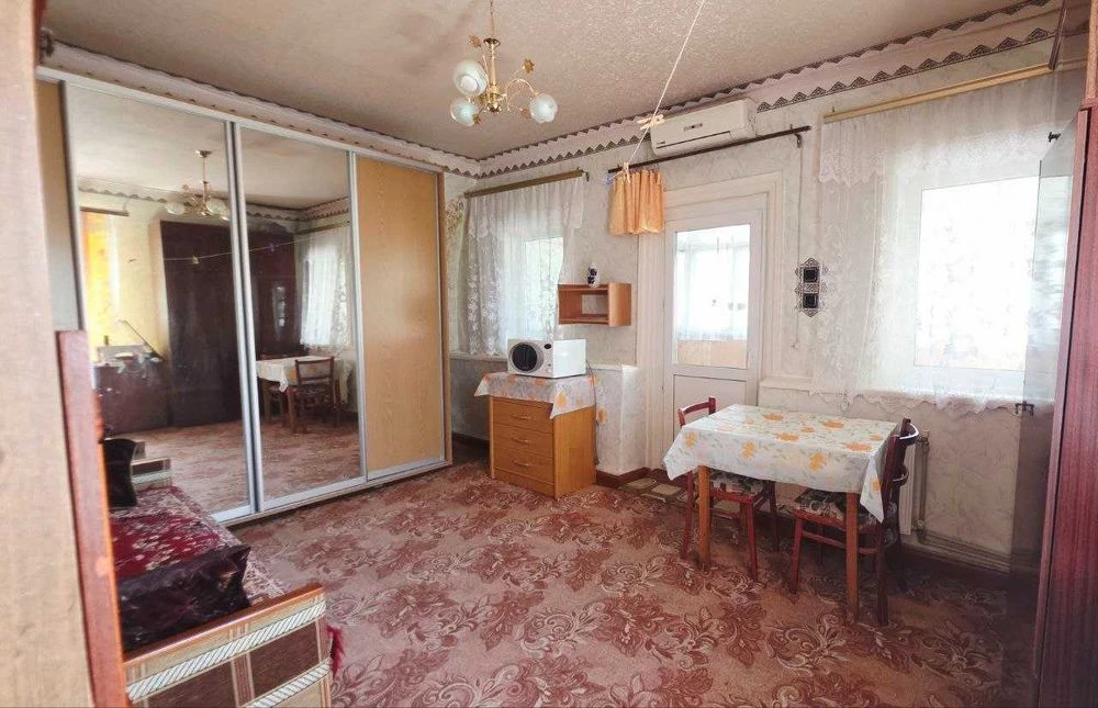 Продам трехкомнатную квартиру. По документам часть договорила