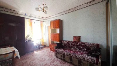Продам трехкомнатную квартиру. По документам часть договорила