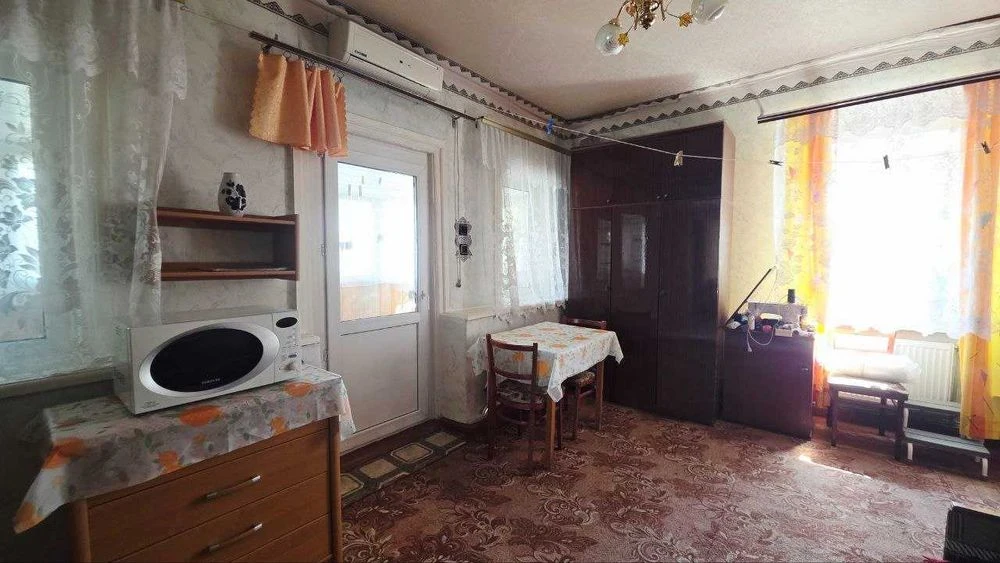Продам трехкомнатную квартиру. По документам часть договорила
