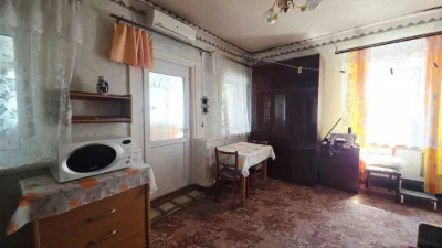Продам трехкомнатную квартиру. По документам часть договорила