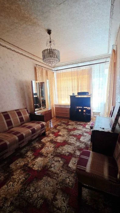 Продам трехкомнатную квартиру. По документам часть договорила