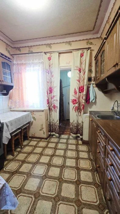 Продам трехкомнатную квартиру. По документам часть договорила