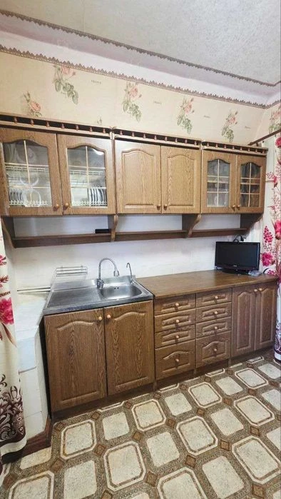 Продам трехкомнатную квартиру. По документам часть договорила