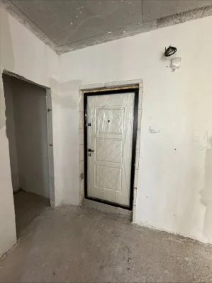 Продам здану 3к квартиру наНезалежності, всі комунікації! Лі