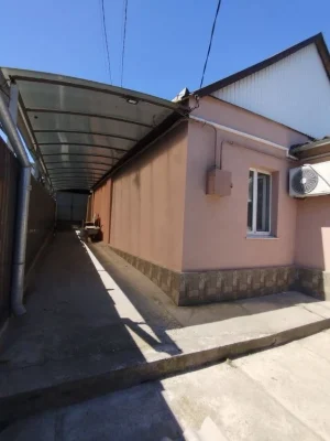 Sale of part of a house on Azovskaya Street