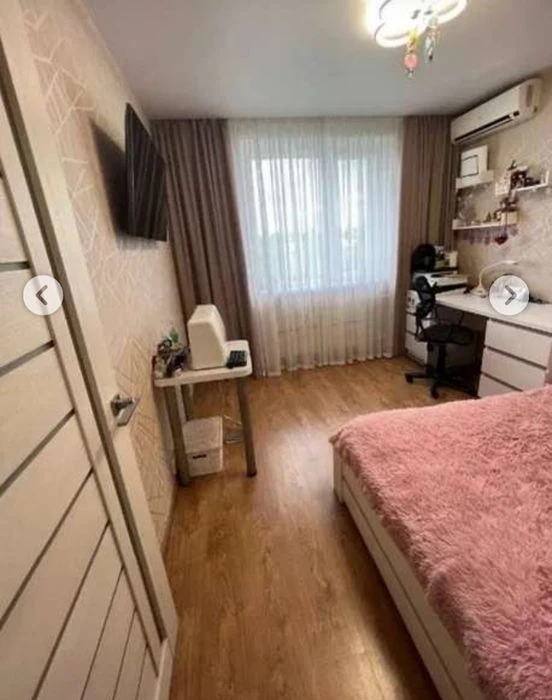 Real! 2-bedroom apartment. Aerospace Avenue.