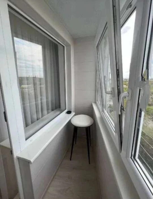 Real! 2-bedroom apartment. Aerospace Avenue.