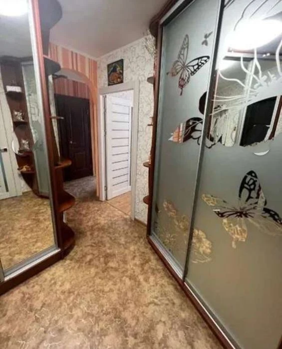 Real! 2-bedroom apartment. Aerospace Avenue.