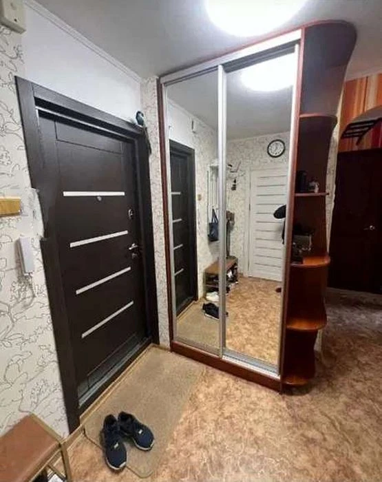 Real! 2-bedroom apartment. Aerospace Avenue.
