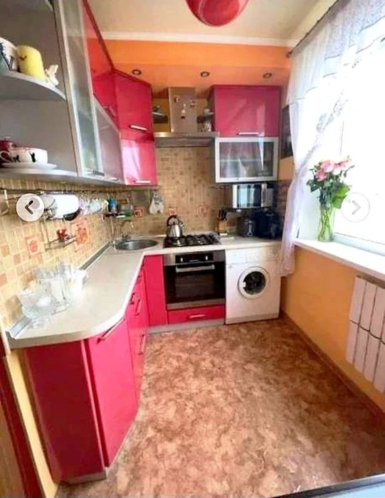 Real! 2-bedroom apartment. Aerospace Avenue.