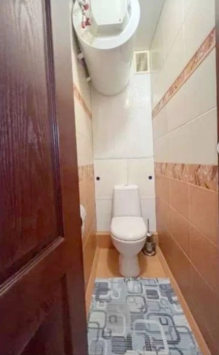 Real! 2-bedroom apartment. Aerospace Avenue.
