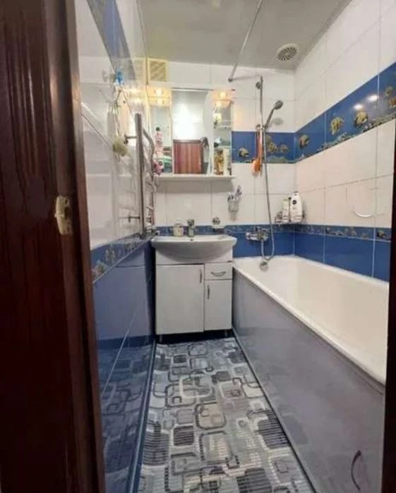 Real! 2-bedroom apartment. Aerospace Avenue.