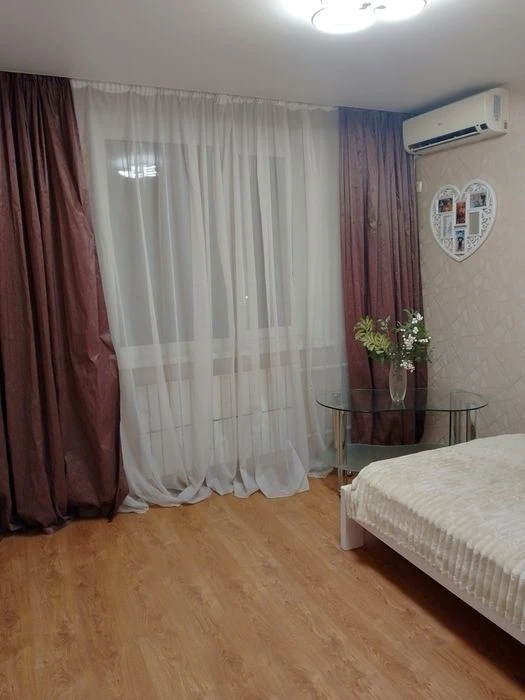 Real! 2-bedroom apartment. Aerospace Avenue.