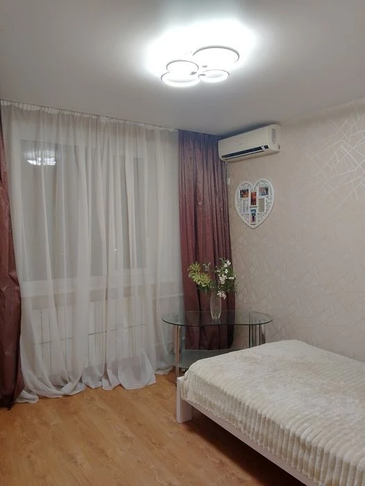 Real! 2-bedroom apartment. Aerospace Avenue.