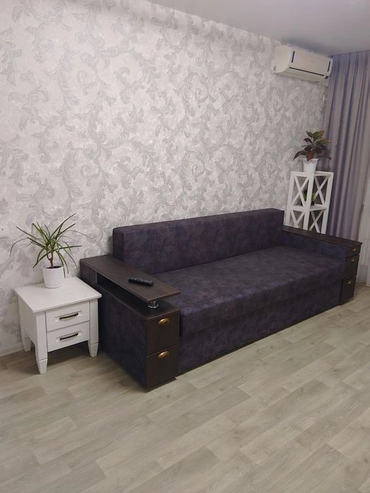 Real! 2-bedroom apartment. Aerospace Avenue.
