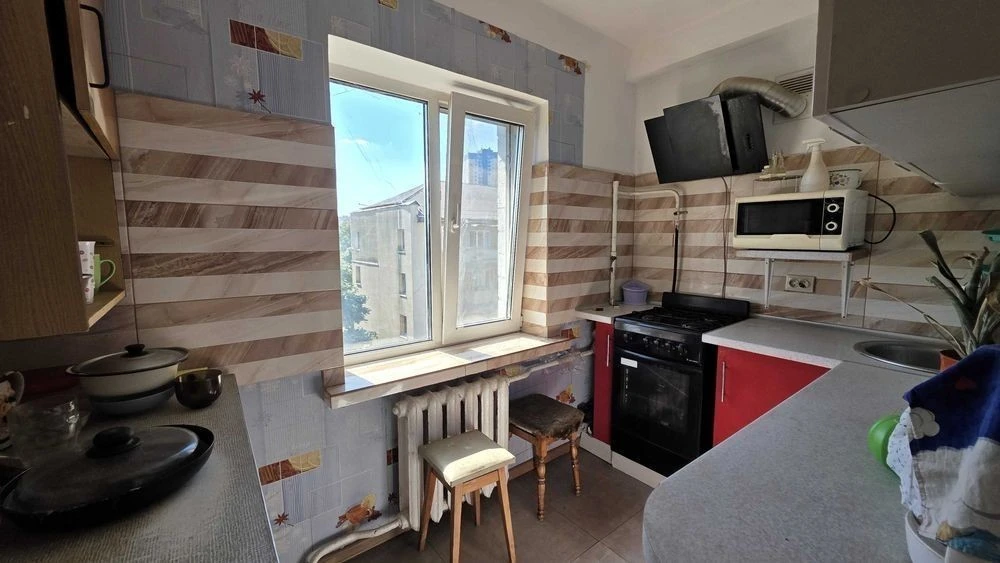 Продаж кімнати 22 м² комунальної квартири вул. Світлицького,